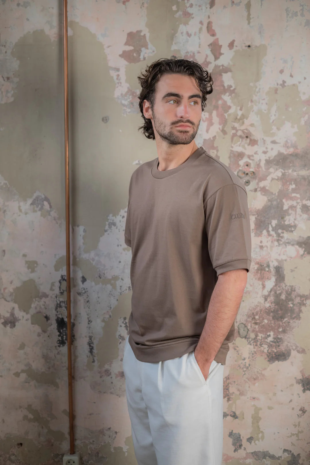 CLUB 24 FREEDOM FIT LITE TEE | CLUB MOCHA
