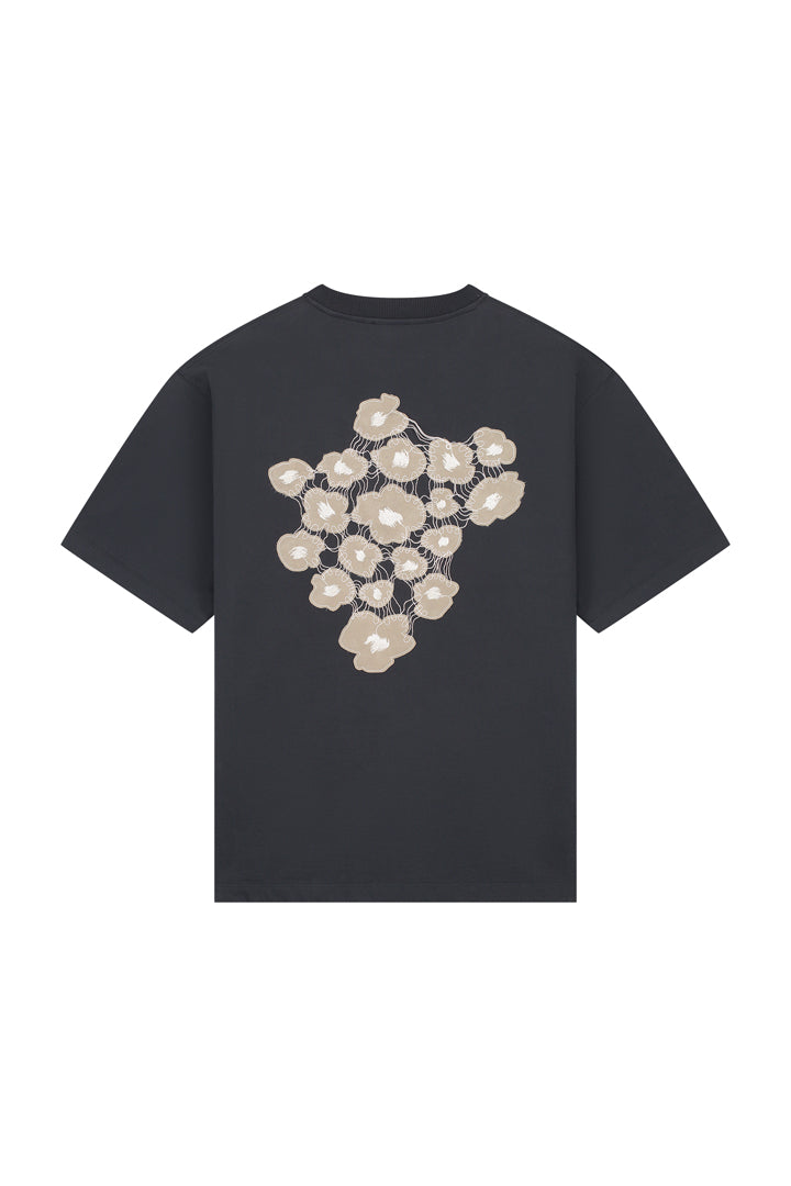 AMPÈRE AUGUST REGULAR TEE FLOWER PATCH | Black