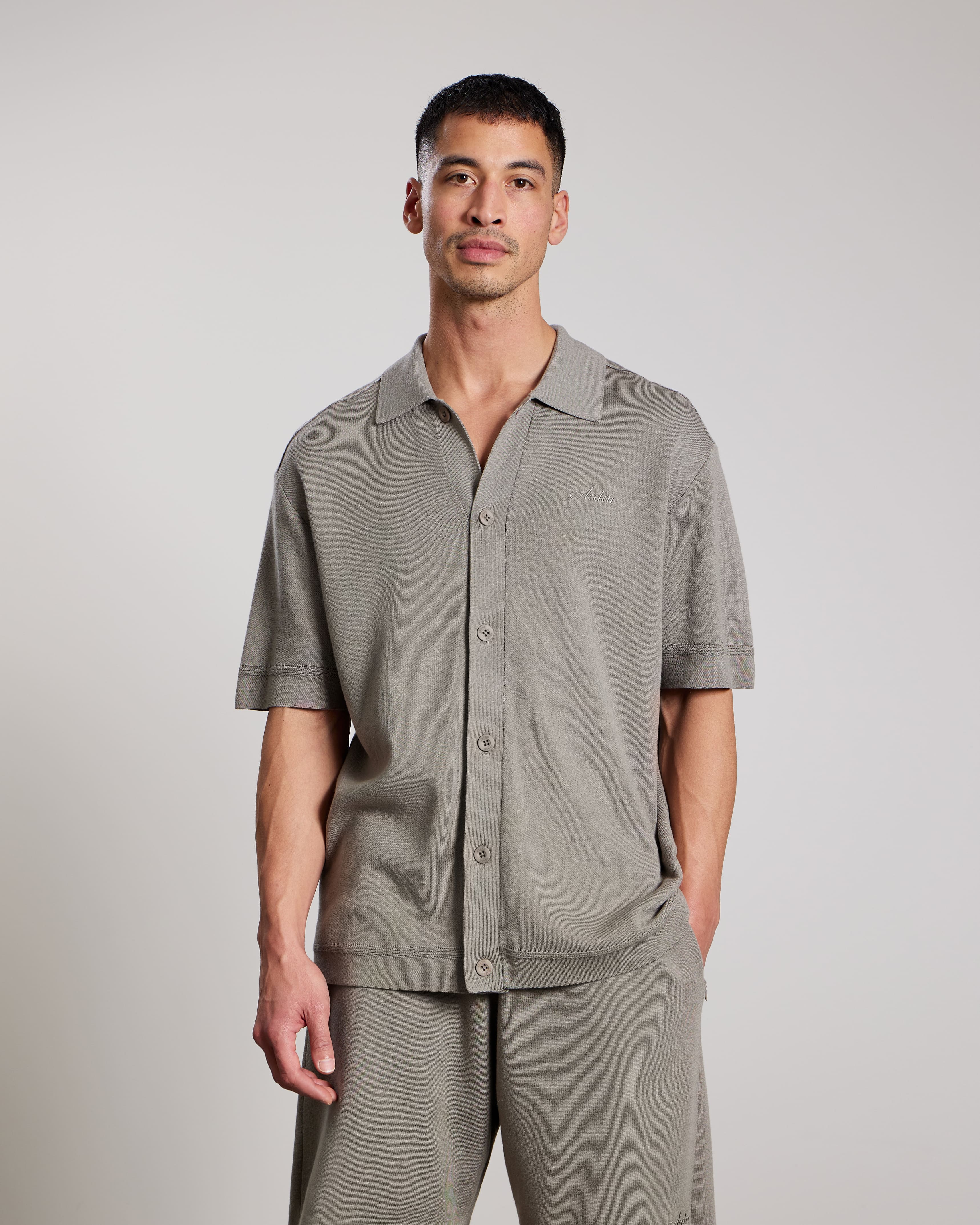 AEDEN HARPER KNIT POLO Vetiver