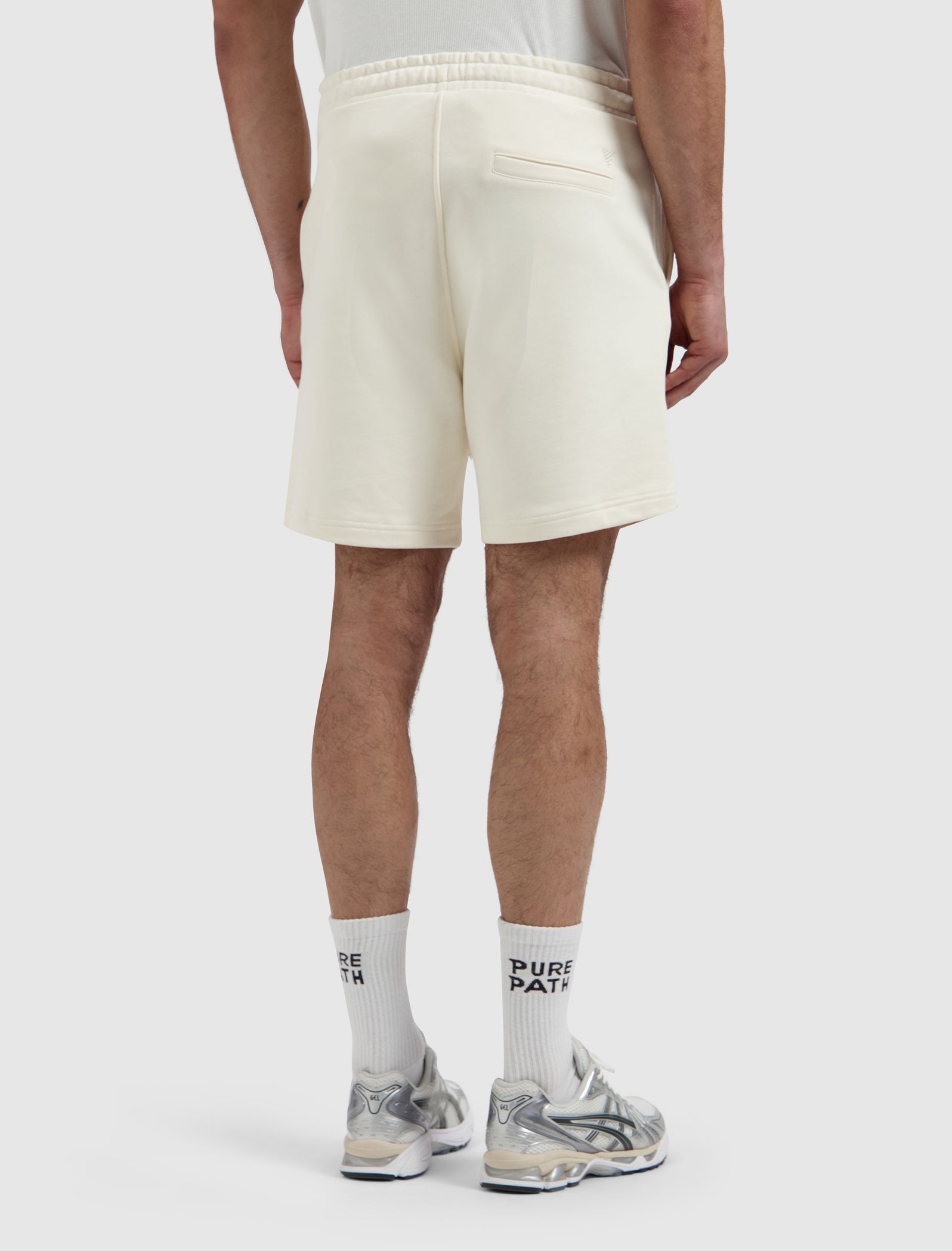 PURE PATH EMBLEM BADGE SWEAT SHORT Ecru
