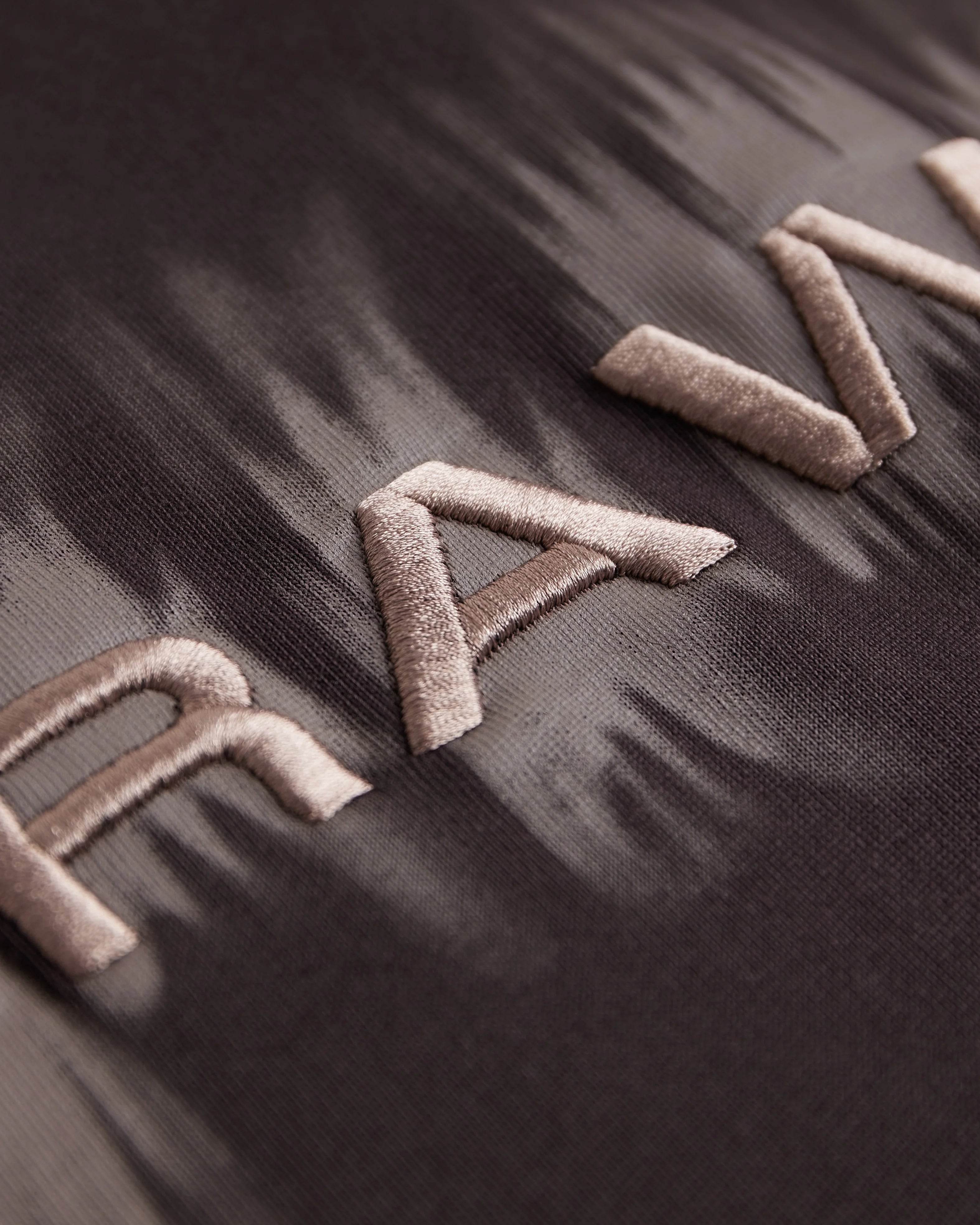 AEDEN RYNX LONG-SLEEVE TEE | GANACHE