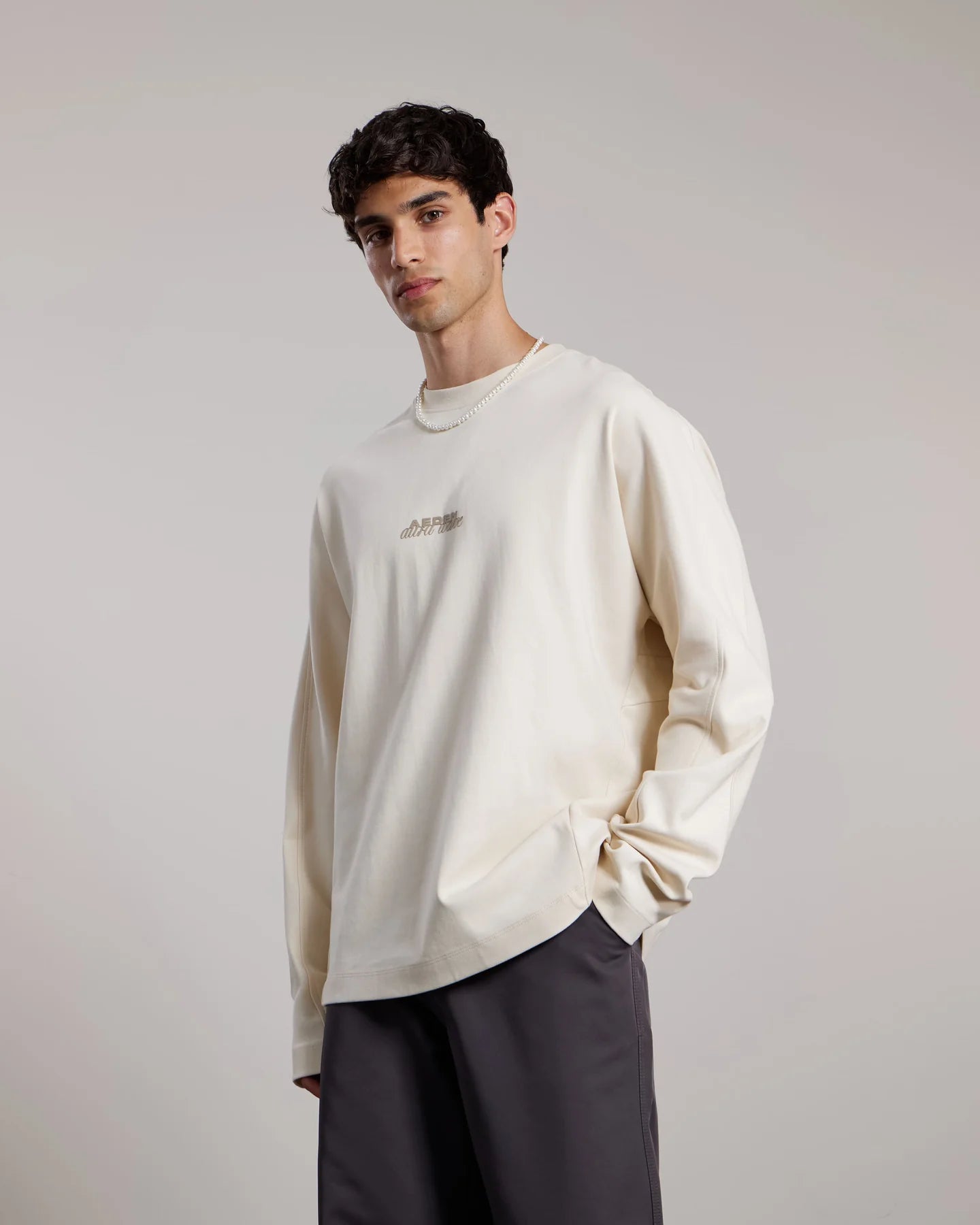 AEDEN SOLON LONG-SLEEVE TEE | WHITE CAP GREY