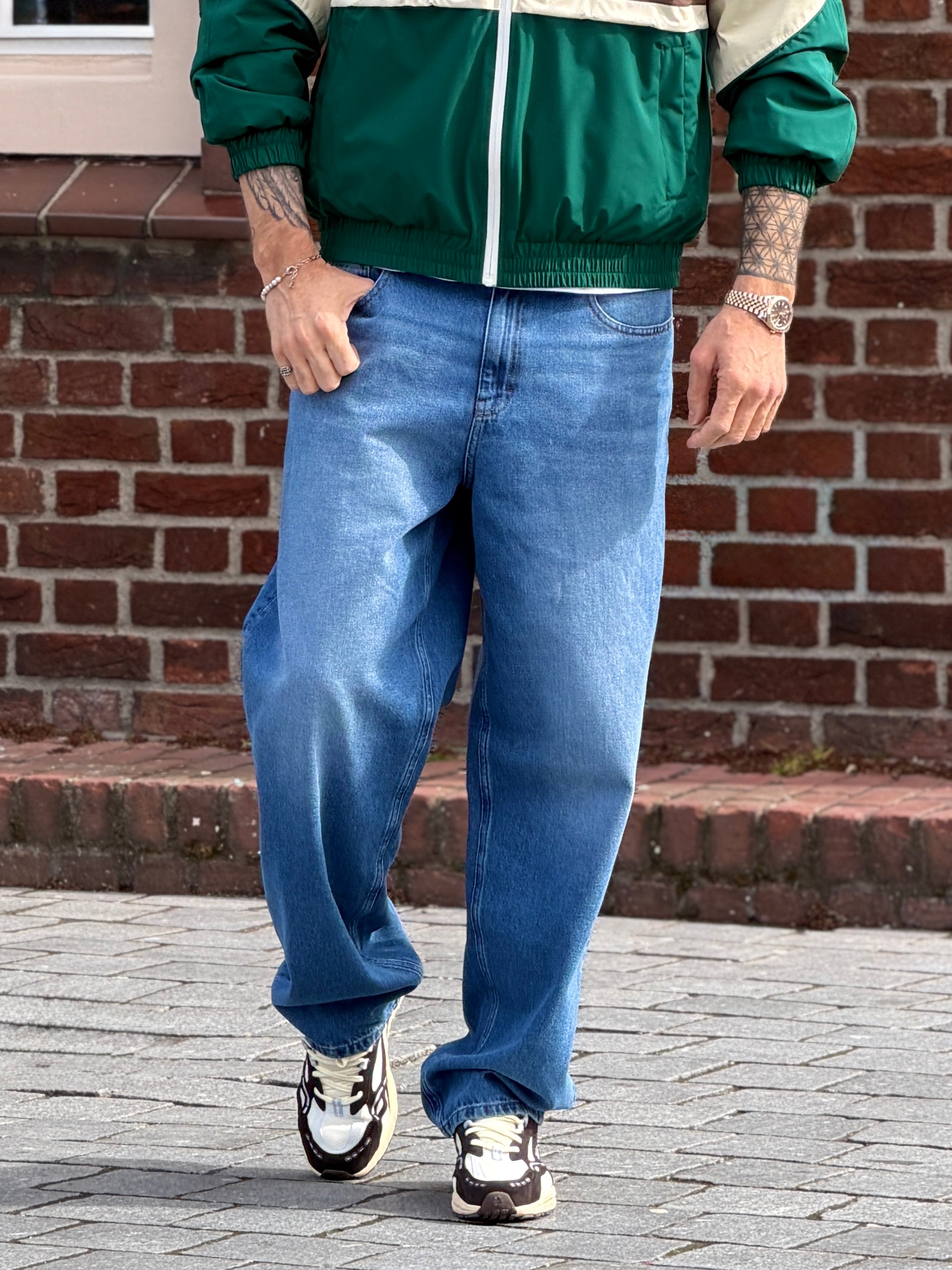 LES DEUX Roi Washed Denim Jeans