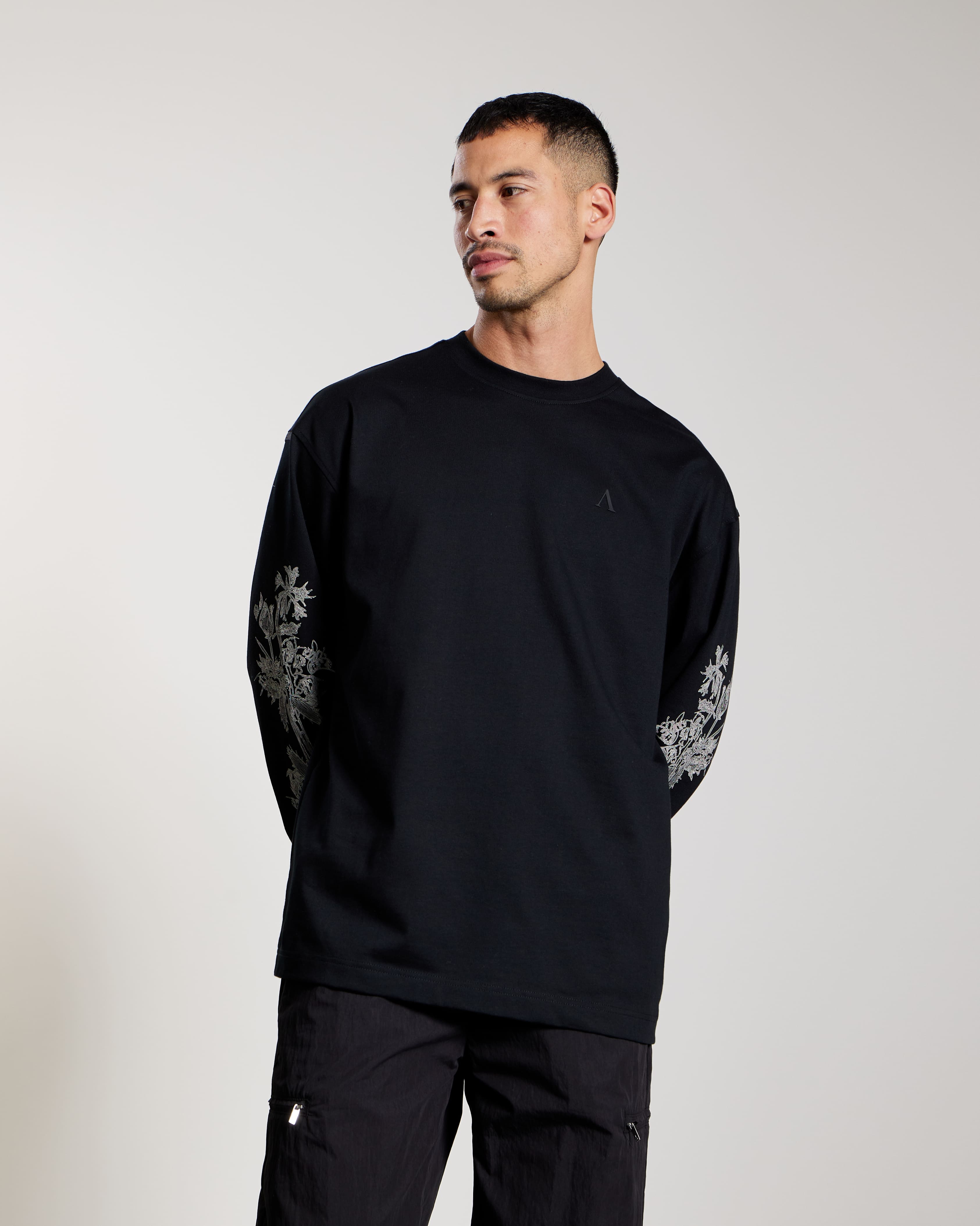 AEDEN CRADLE LS TEE Black