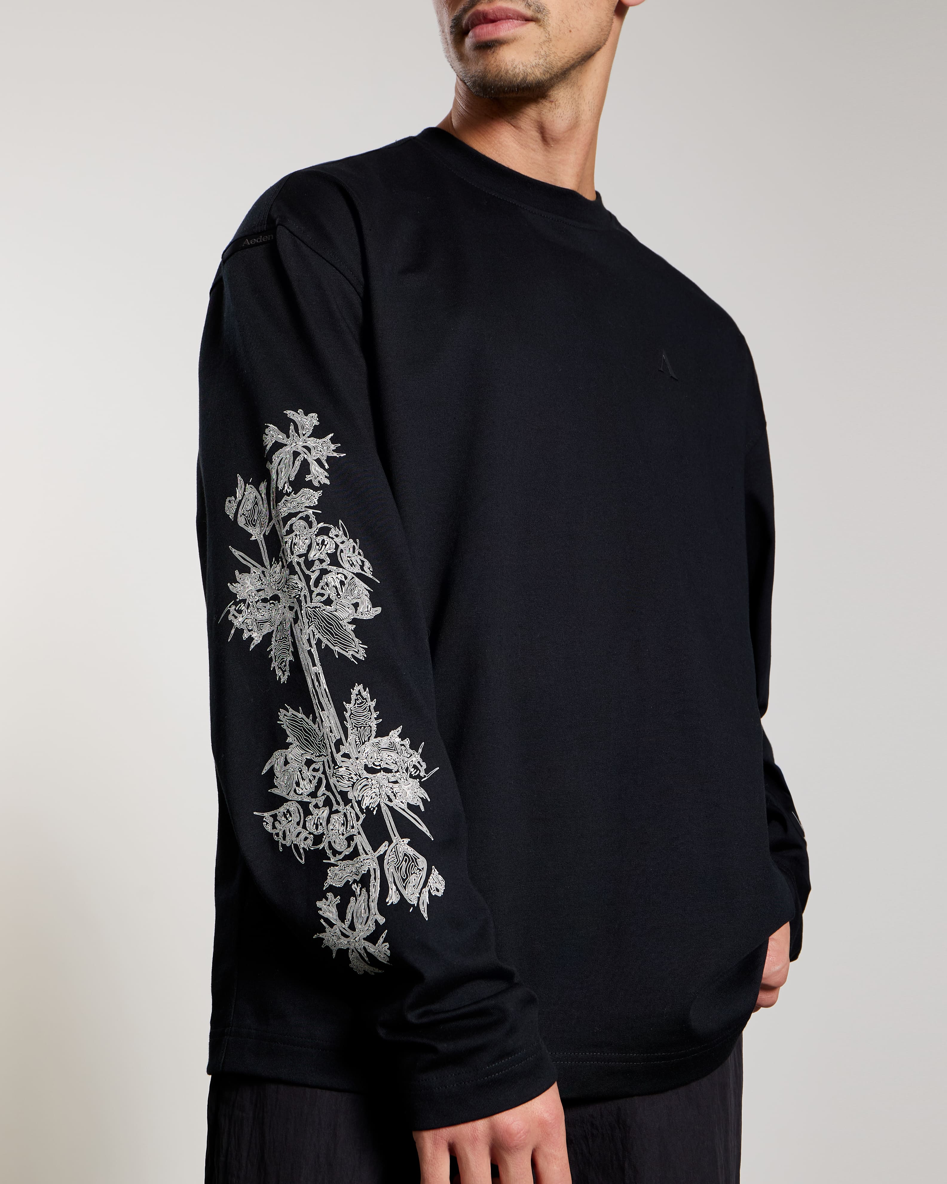 AEDEN CRADLE LS TEE Black