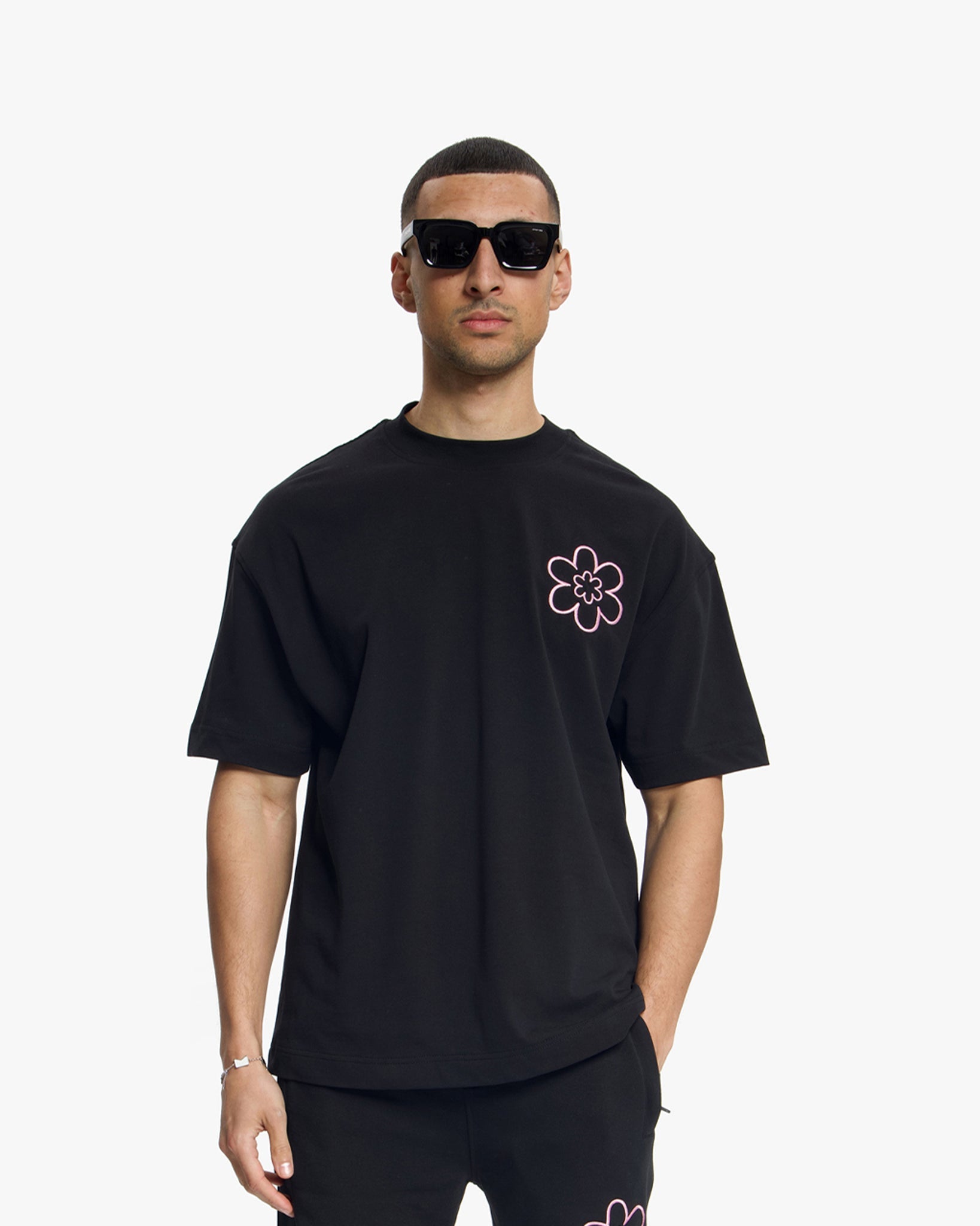 Croyez Contour De La Fleur T-Shirt | Black