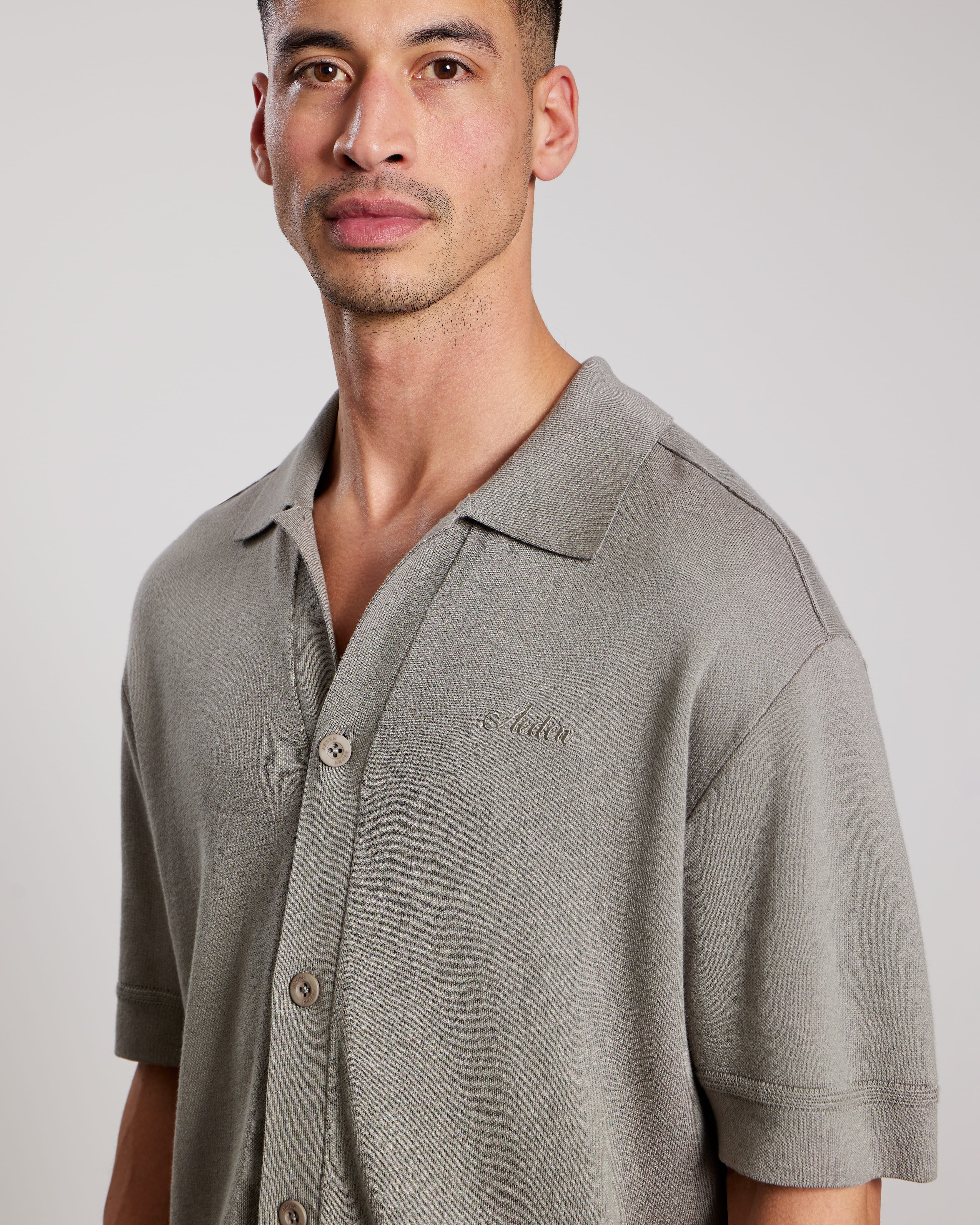 AEDEN HARPER KNIT POLO Vetiver