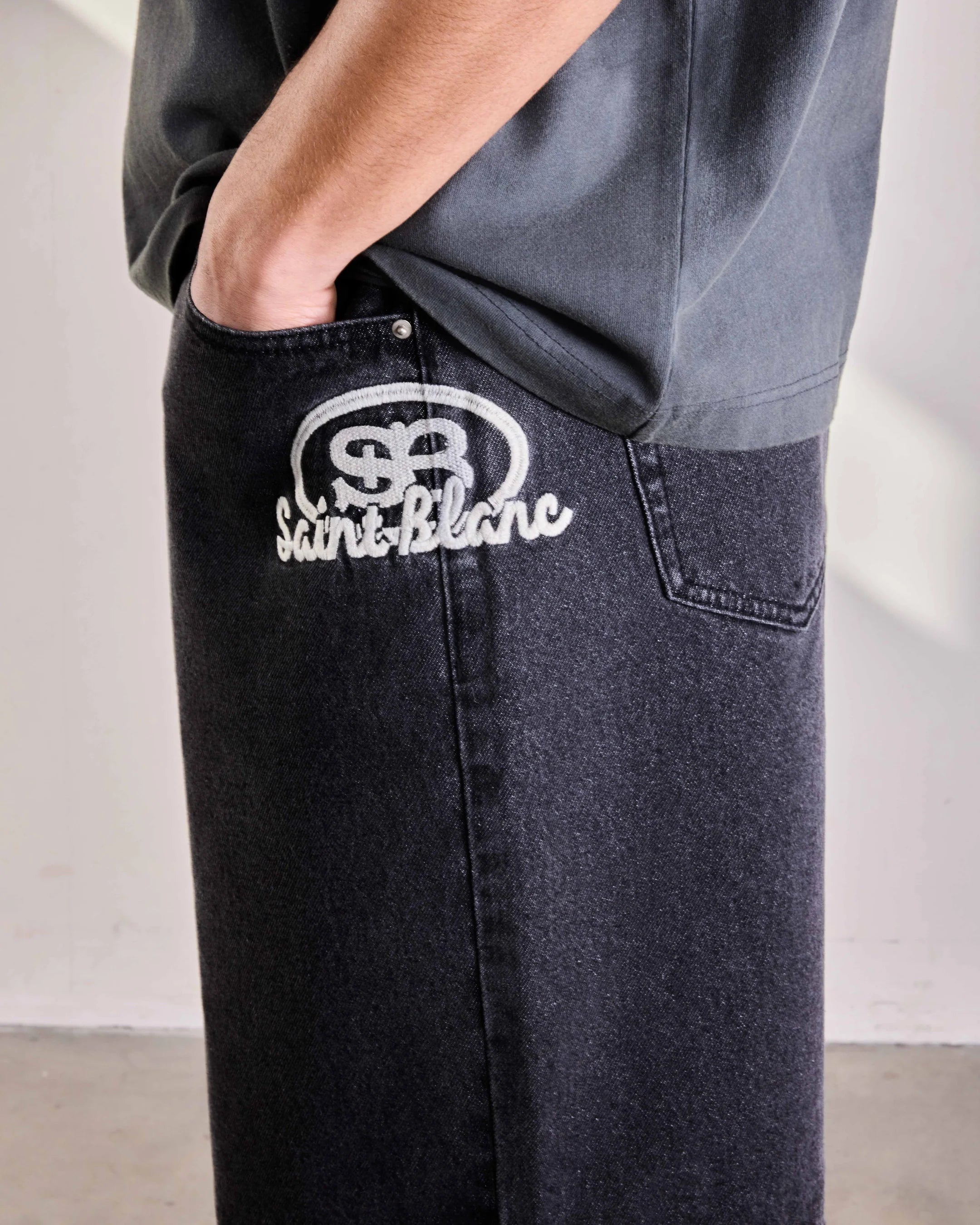 SAINT BLANC OVAL LOGO DENIM SHORT