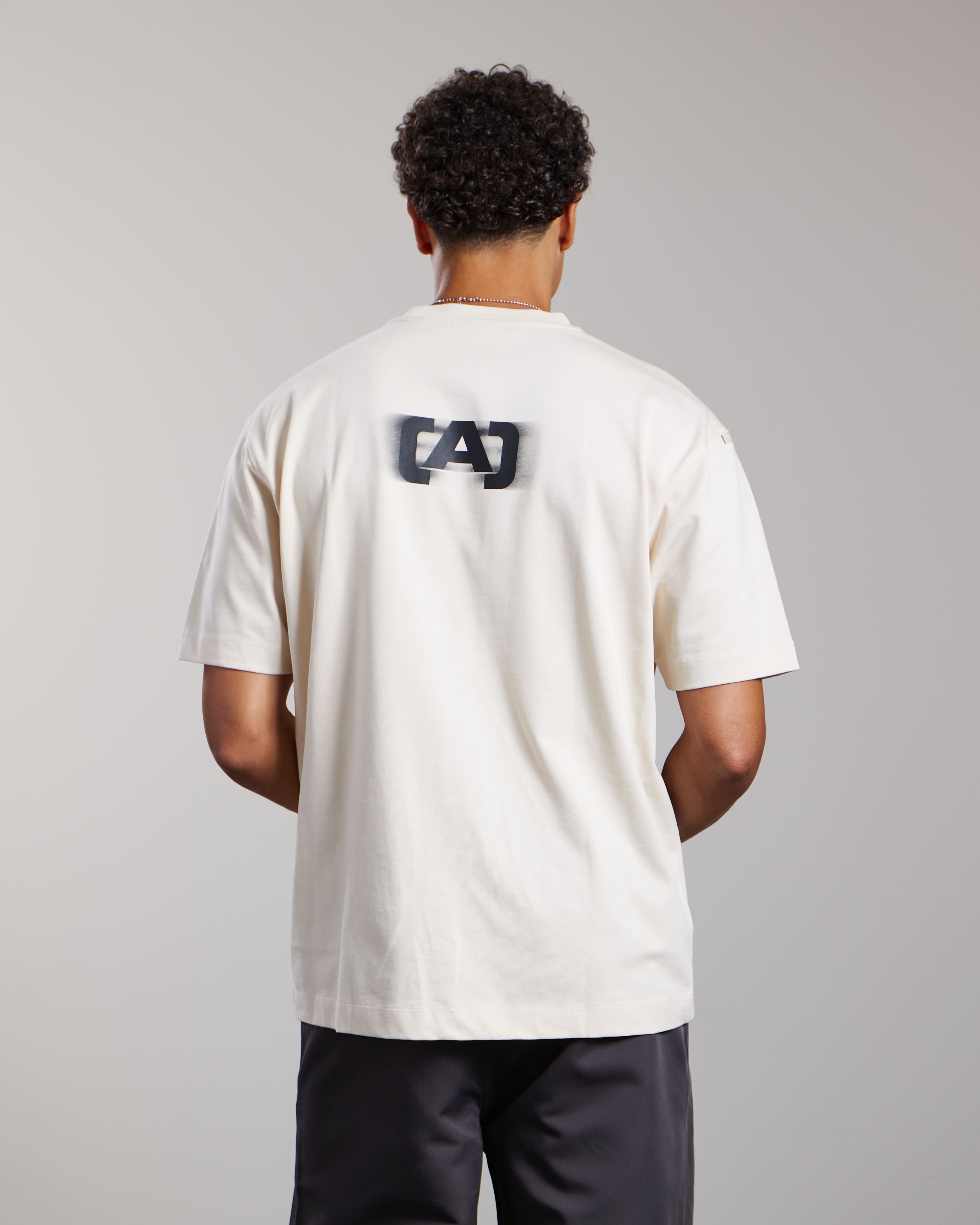 AEDEN SHADE TEE WHITE CAP GREY