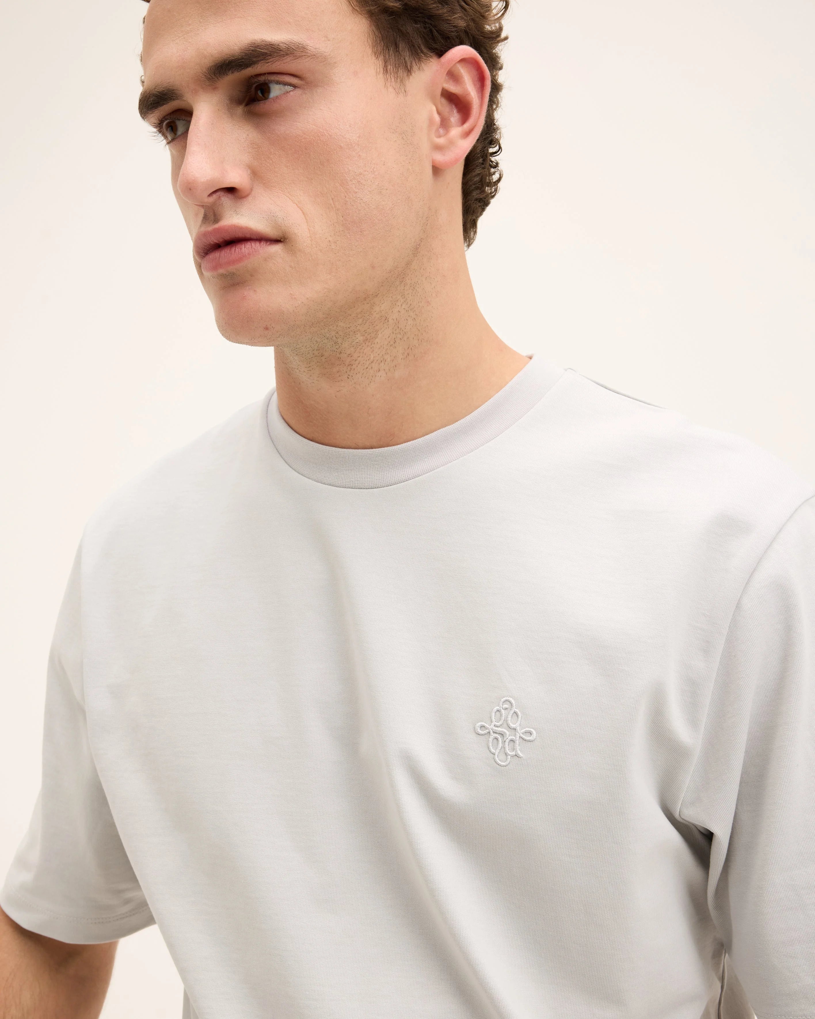 GOOD PEOPLE Tommy Signature Tee Light Grey