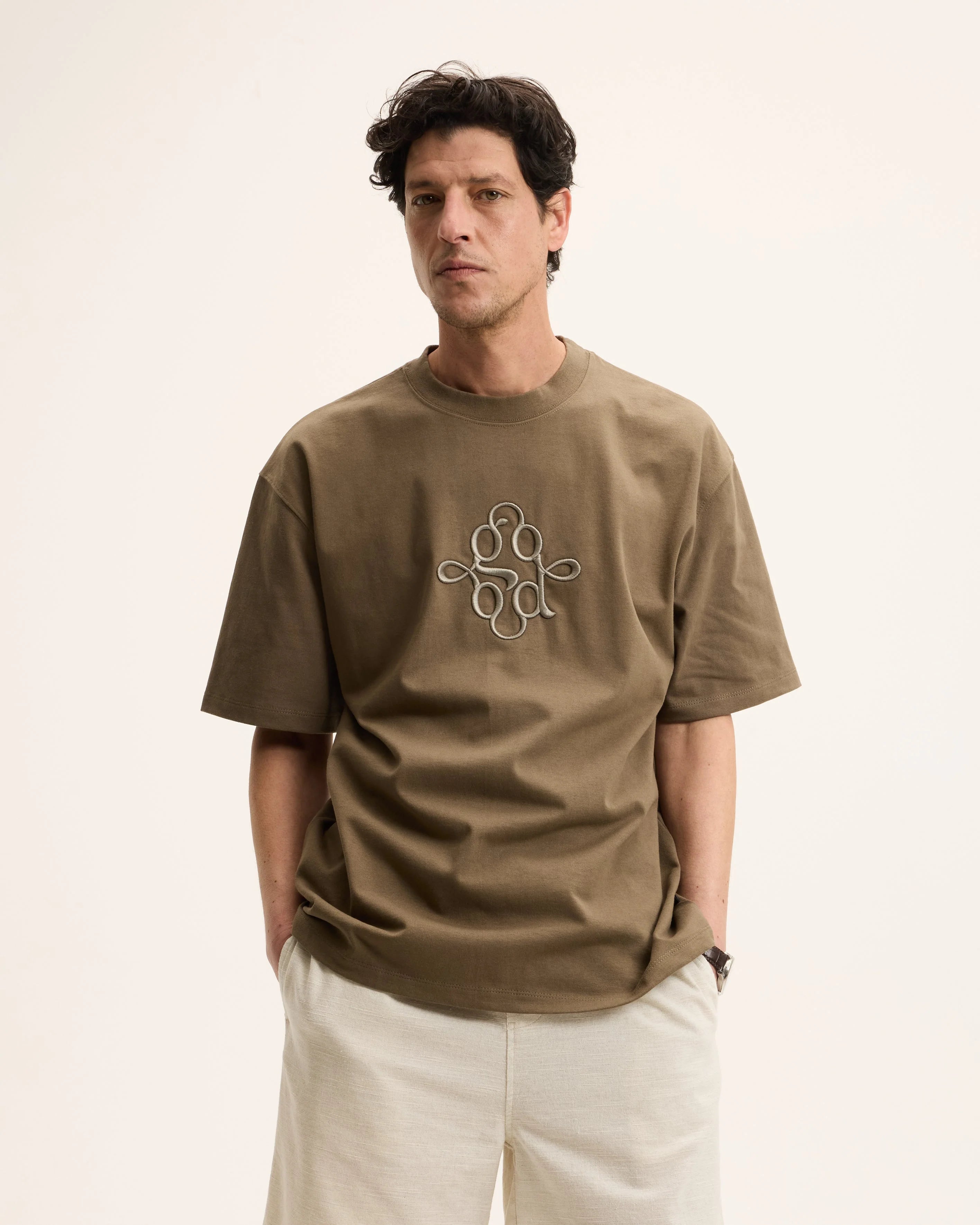 GOOD PEOPLE Trace Embroidery Signature Tee Earth