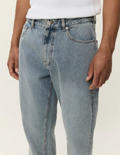 Afbeelding in Gallery-weergave laden, LES DEUX Ryder Washed Denim Pants Light Indigo Wash