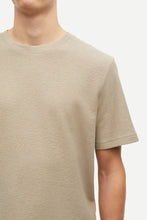 Afbeelding in Gallery-weergave laden, SAMSOE SAMSOE ODIN T-SHIRT 11600 Greige