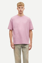 Afbeelding in Gallery-weergave laden, SAMSOE SAMSOE JOEL T-SHIRT 11415 Orchid Haze.