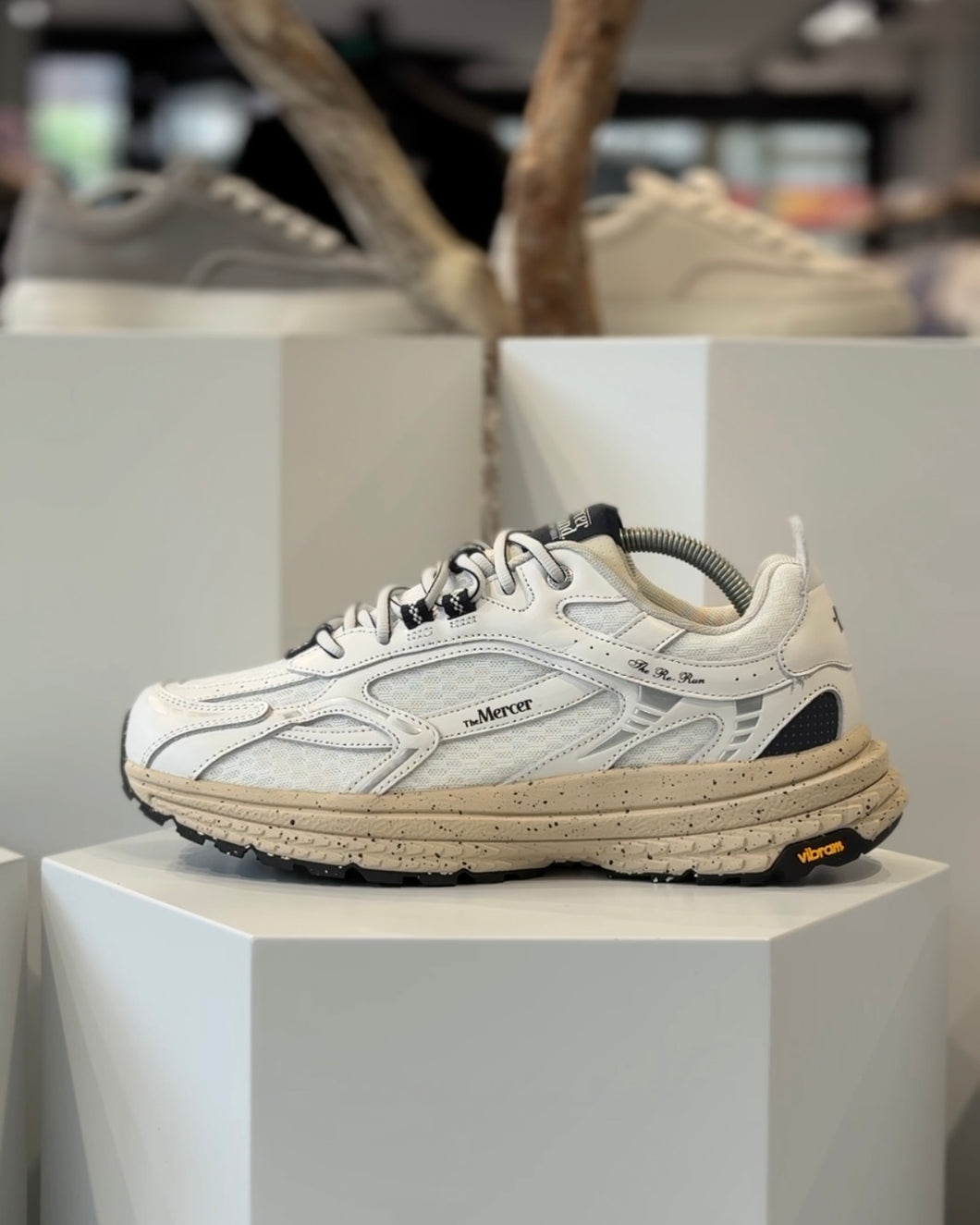 MERCER RE RUN VIBRAM - WHITE/BLUE
