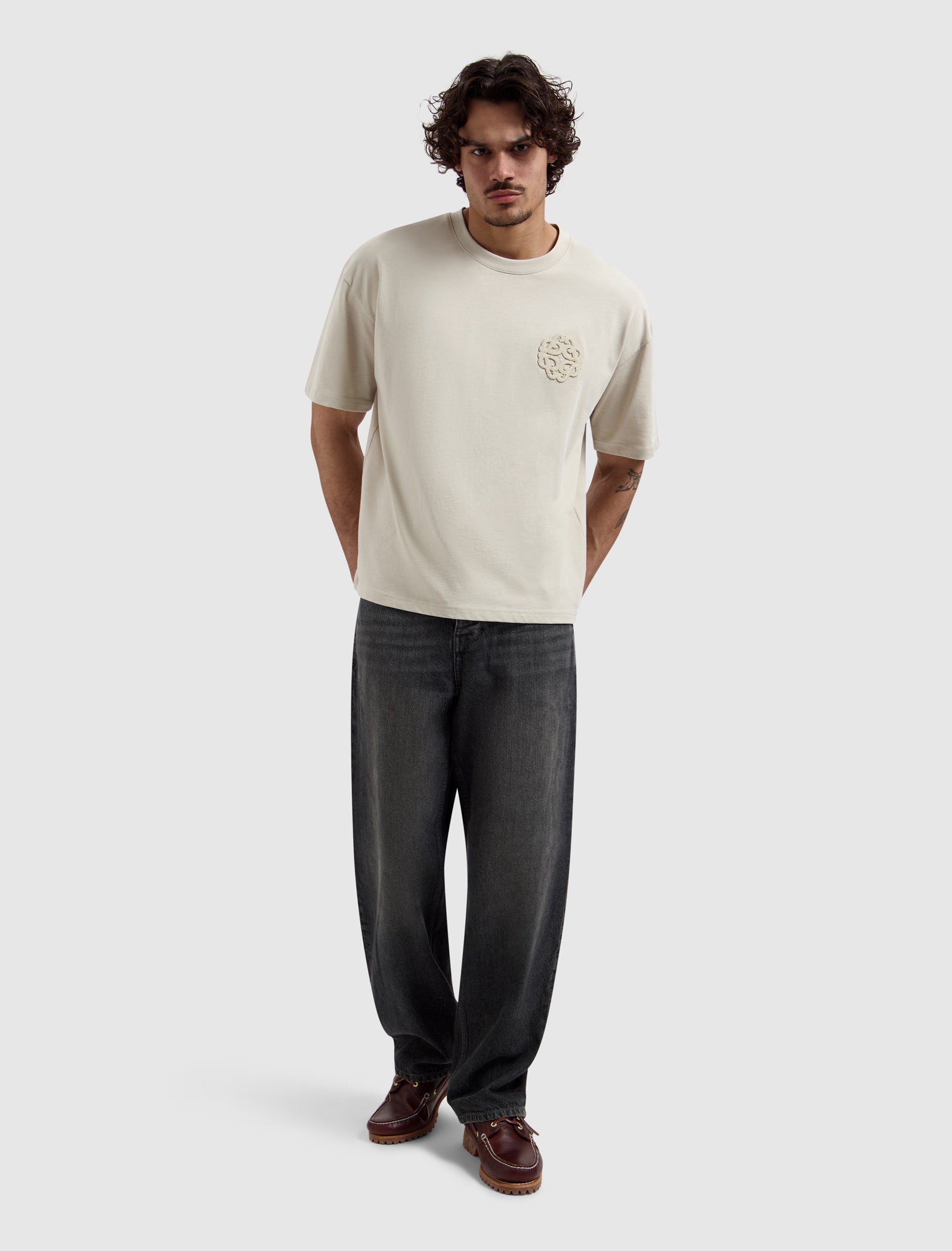 PURE PATH EMBLEM BADGE T-SHIRT Sand