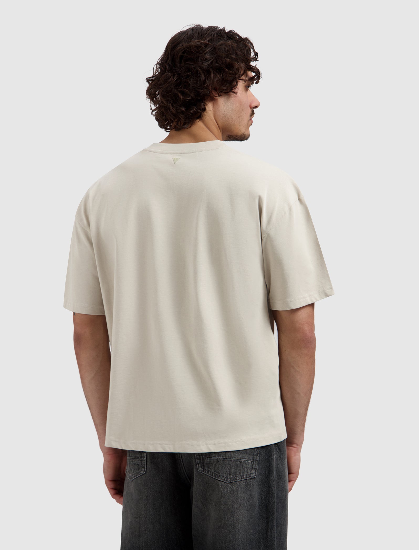 PURE PATH EMBLEM BADGE T-SHIRT Sand