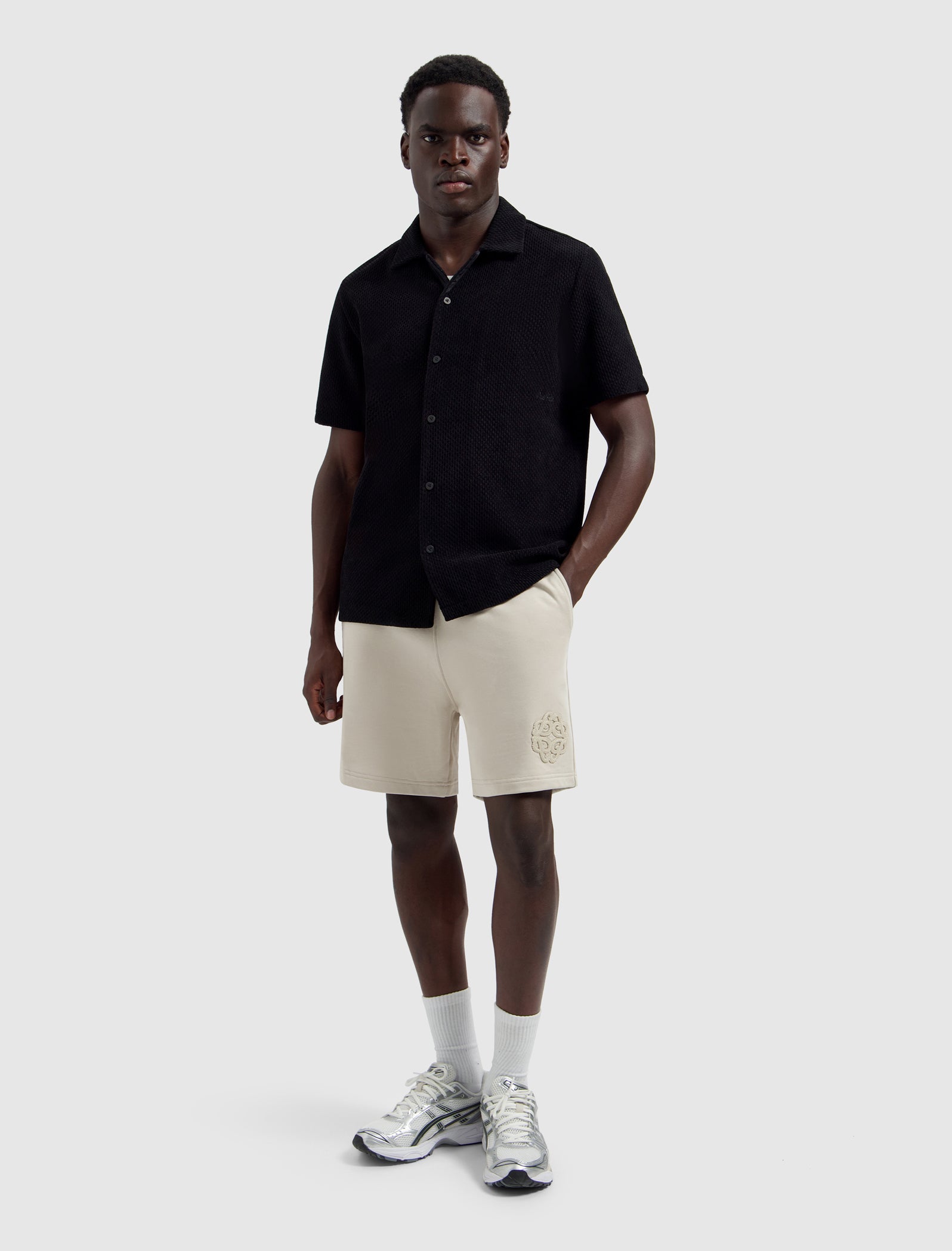 PURE PATH EMBLEM BADGE SWEAT SHORT Sand
