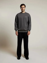 Afbeelding in Gallery-weergave laden, AEDEN HENRI SWEATER | DARK SHADOW