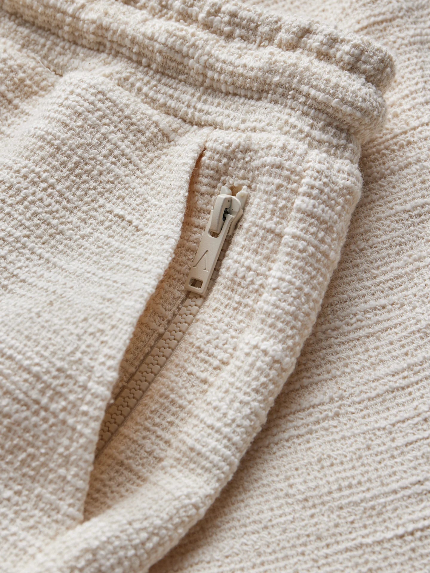AEDEN HUGO SHORTS | OFF-WHITE