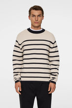Afbeelding in Gallery-weergave laden, J.LINDEBERG Sawyer Stripe Crew Neck Moonbeam