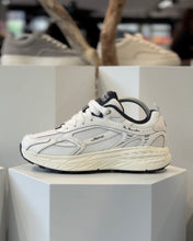 Afbeelding in Gallery-weergave laden, MERCER RE RUN MAX NAPPA - WHITE