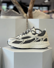 Afbeelding in Gallery-weergave laden, MERCER RE RUN MAX CACTUS - WHITE/GREY