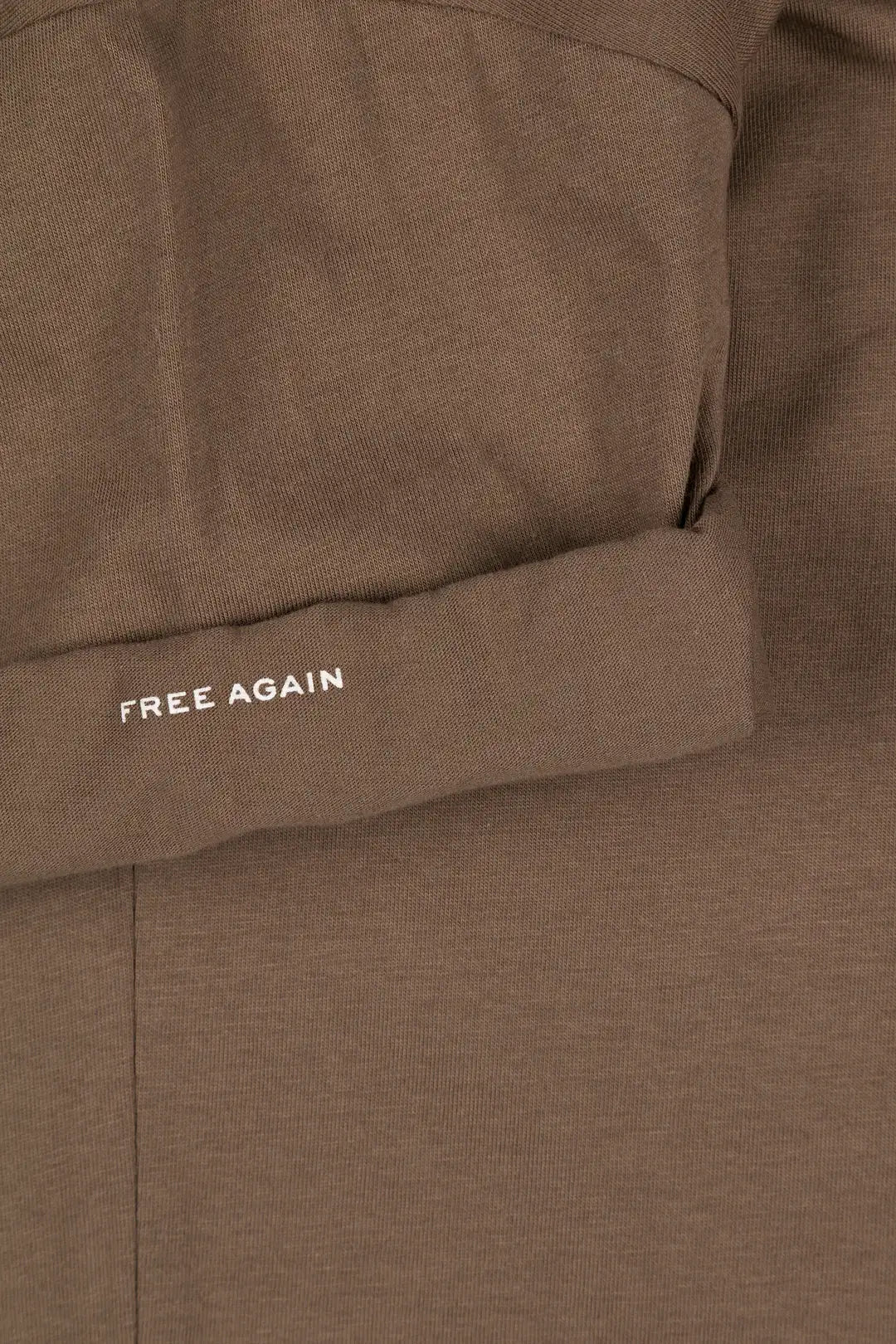 CLUB 24 FREEDOM FIT LITE TEE | CLUB MOCHA