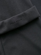 Afbeelding in Gallery-weergave laden, CLUB 24 TEE Caviar