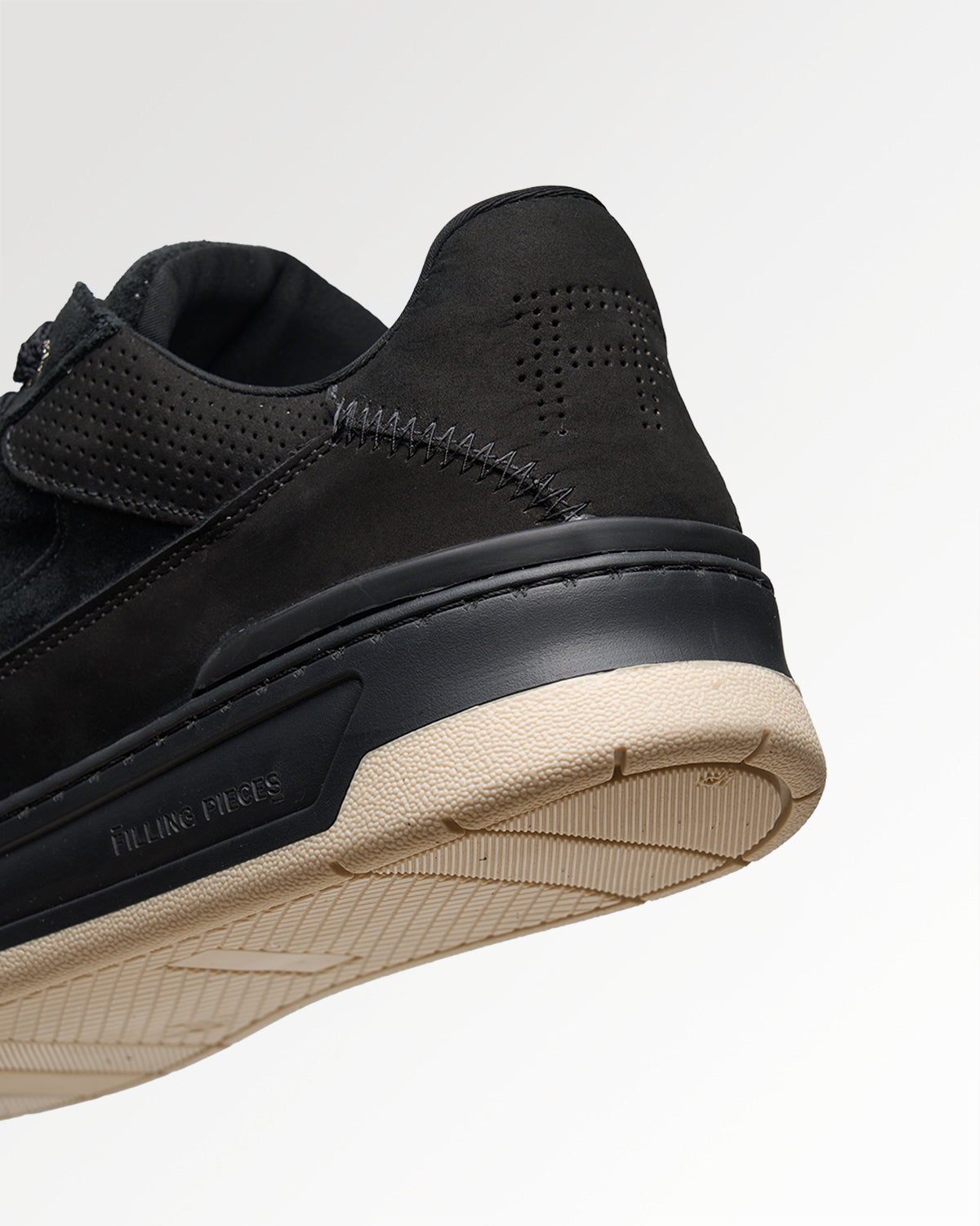 FILLING PIECES CRUISER SUEDE Black