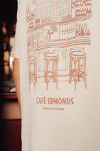 Afbeelding in Gallery-weergave laden, EDMONDS Le café bistro T-shirt - sand