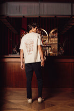 Afbeelding in Gallery-weergave laden, EDMONDS Le café bistro T-shirt - sand