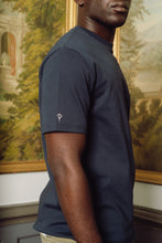 Afbeelding in Gallery-weergave laden, EDMONDS Le Café T-shirt - Navy