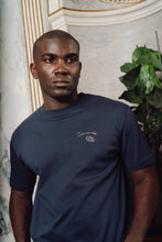 Afbeelding in Gallery-weergave laden, EDMONDS Moule Maniere tee - Navy
