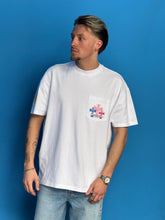 Afbeelding in Gallery-weergave laden, FEARLESS BLOOD CROSS TEE Real White