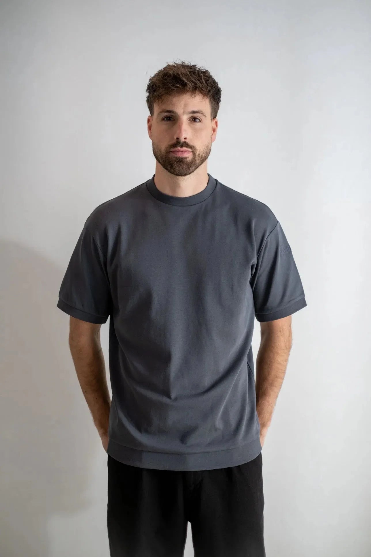 CLUB 24 TEE Caviar