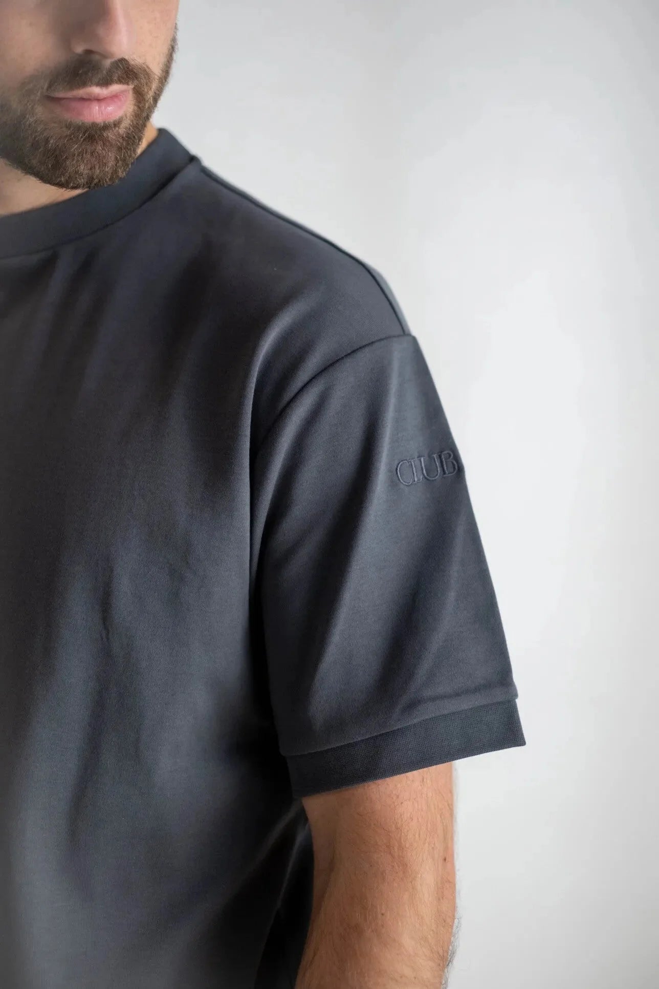 CLUB 24 TEE Caviar