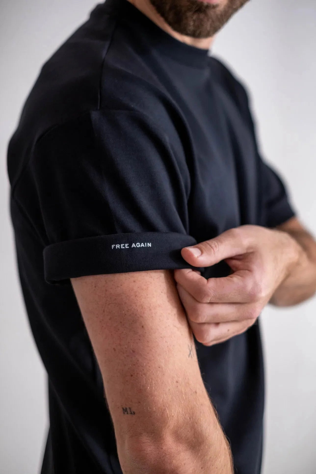 CLUB 24 TEE Black