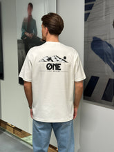 Afbeelding in Gallery-weergave laden, ØNE T-SHIRT OFF-WHITE - MOUNTAIN BACKPIECE
