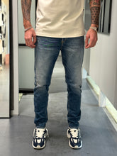 Afbeelding in Gallery-weergave laden, DIESEL Tapered Jeans 2005 D-Fining 09h45