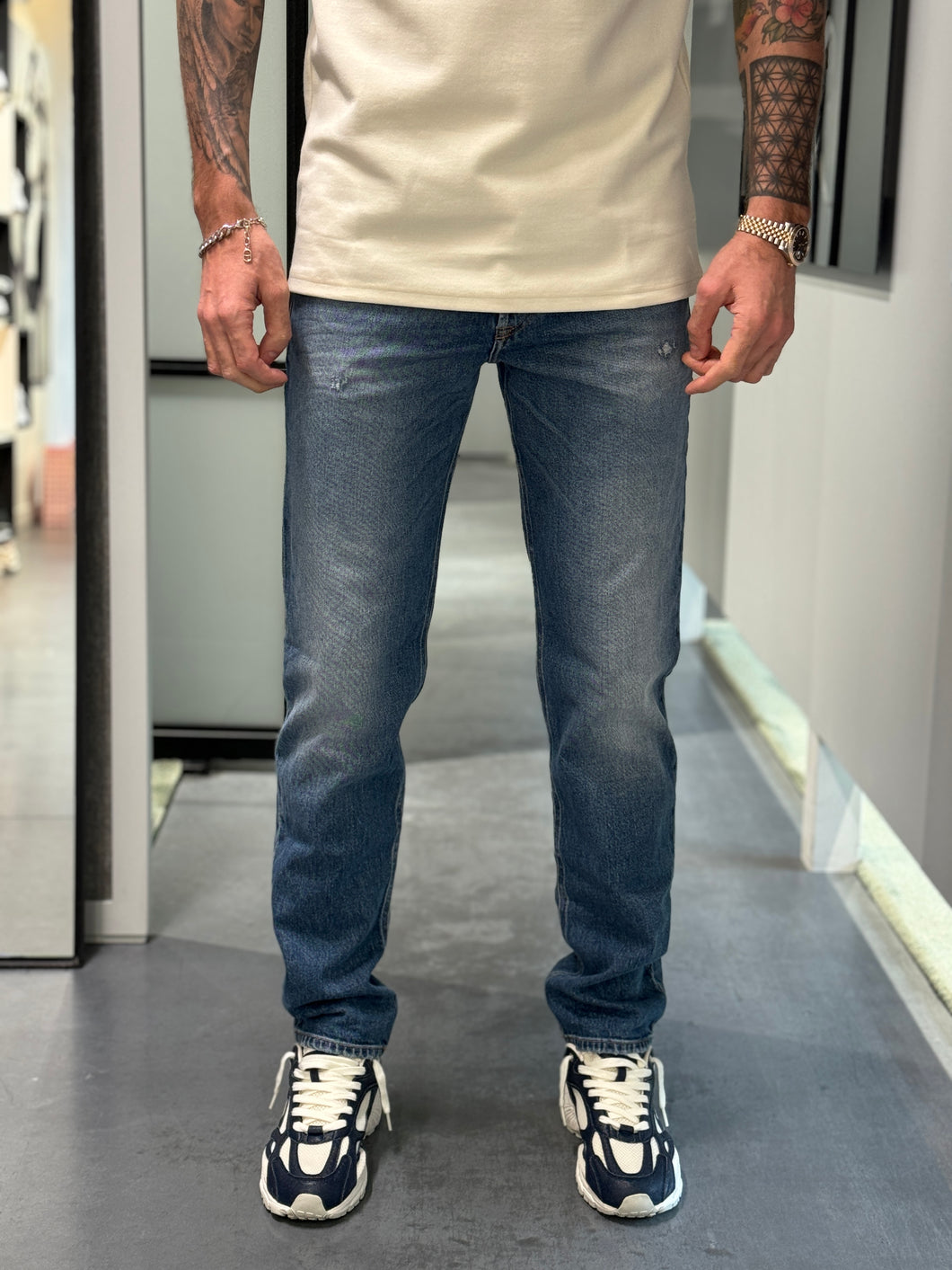 DIESEL Tapered Jeans 2023 D-Finitive 09i16