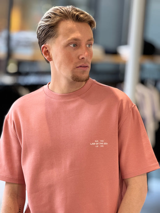 LAWOF THE SEA SUN ARTWORK TEE Desert Sand