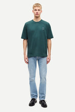 Afbeelding in Gallery-weergave laden, SAMSOE SAMSOE JOEL T-SHIRT 11415 Green Gables
