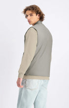 Afbeelding in Gallery-weergave laden, LAW OF THE SEA SANTORINI NYLON CRUNCH BODYWARMER Olive