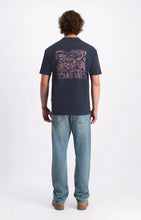 Afbeelding in Gallery-weergave laden, LAW OF THE SEA REVERBERATION ARTWORK T-SHIRT Sky Captain