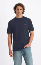 Afbeelding in Gallery-weergave laden, LAW OF THE SEA REVERBERATION ARTWORK T-SHIRT Sky Captain