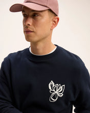 Afbeelding in Gallery-weergave laden, GOOD PEOPLE LITO ARTWORK SWEATER Navy