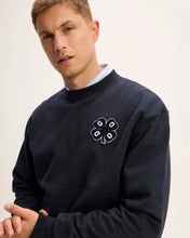 Afbeelding in Gallery-weergave laden, GOODPEOPLE Logan Clover Patch Sweater Navy