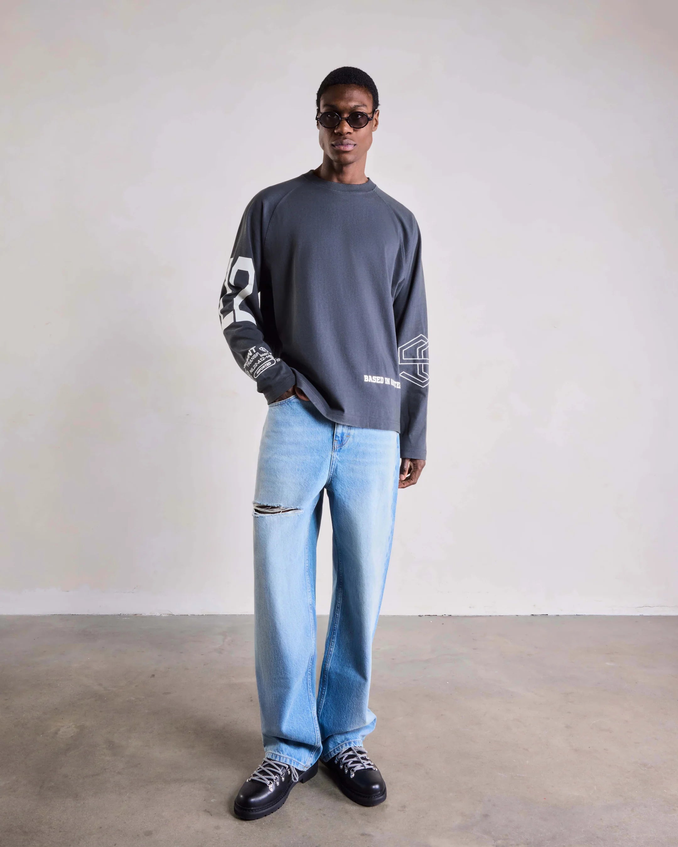 SAINT BLANC MULTI LOGO RAGLAN LONGSHIRT Black