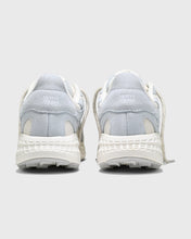 Afbeelding in Gallery-weergave laden, MERCER RE-RUN MAX SUEDE ICE